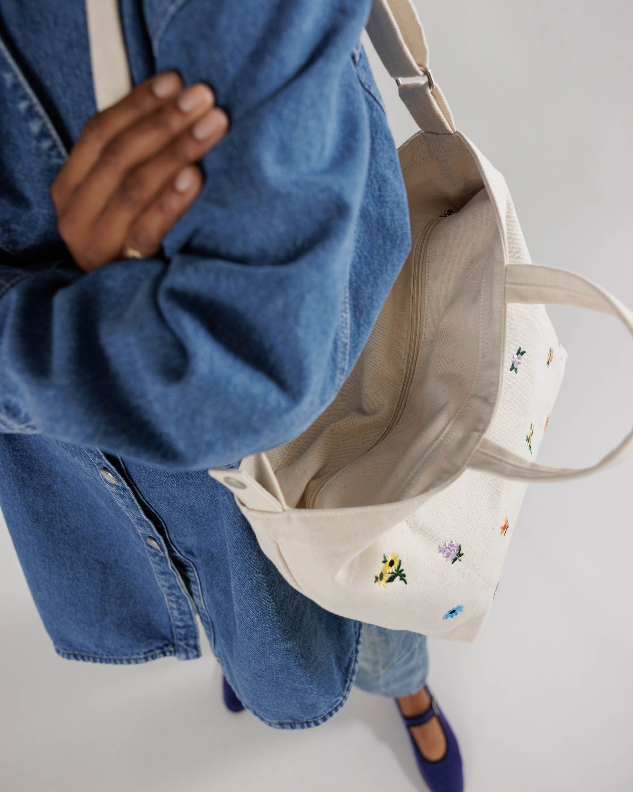 Horizontal Zip Duck Bag image 1